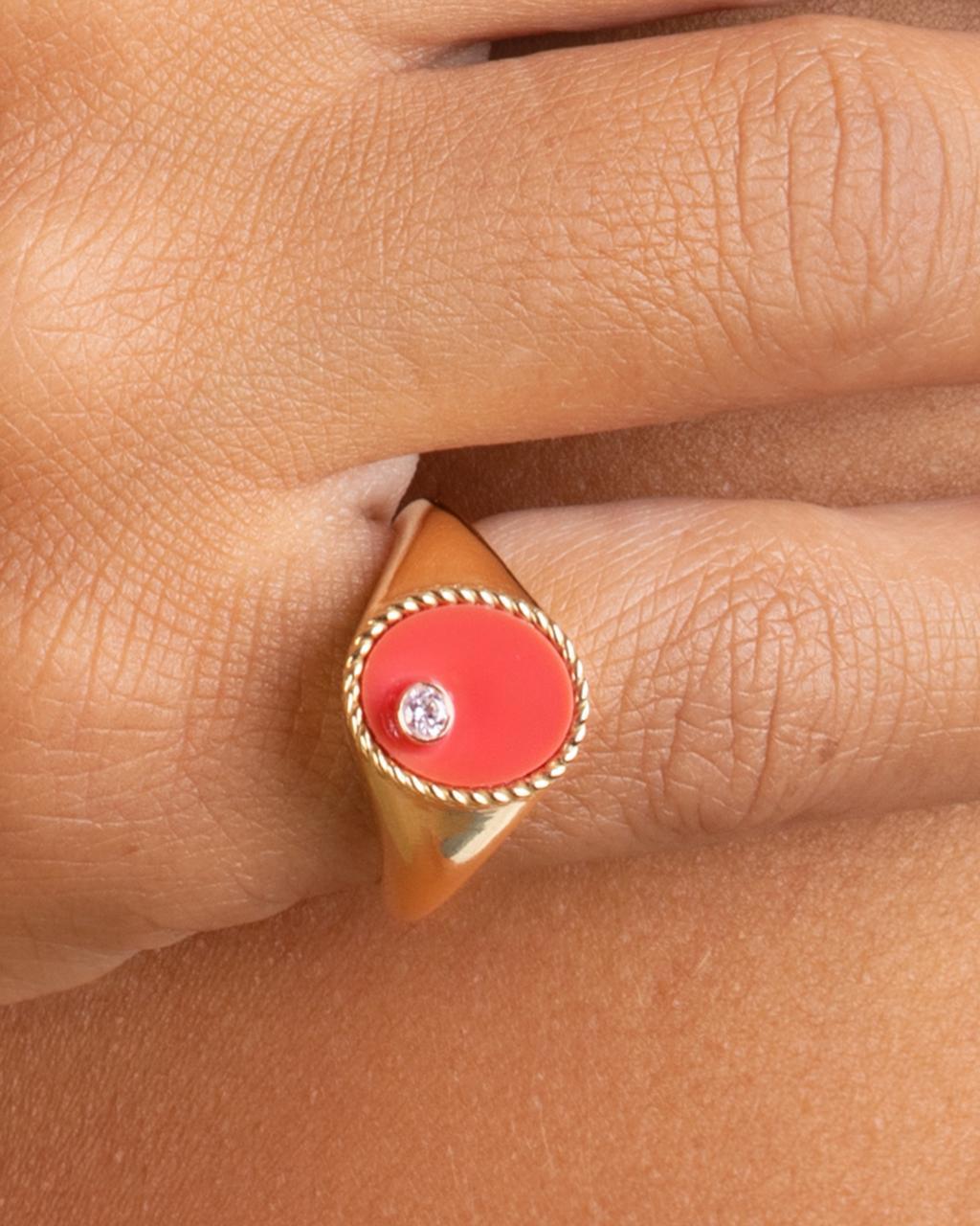 Oval corail sovereign ring